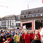 Karneval in Düsseldorf 11.11. Marktplatz Rathaus