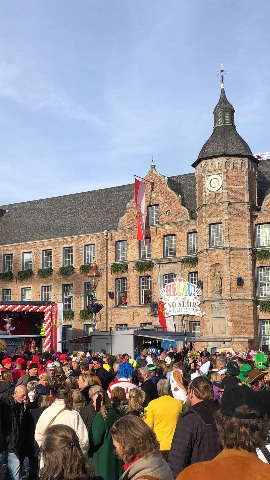 Karneval in Düsseldorf Hoppeditz am Marktplatz