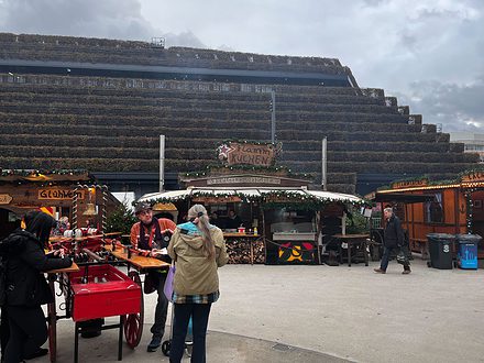 Weihnachtsmarkt Düsseldorf Bratwurst 2022