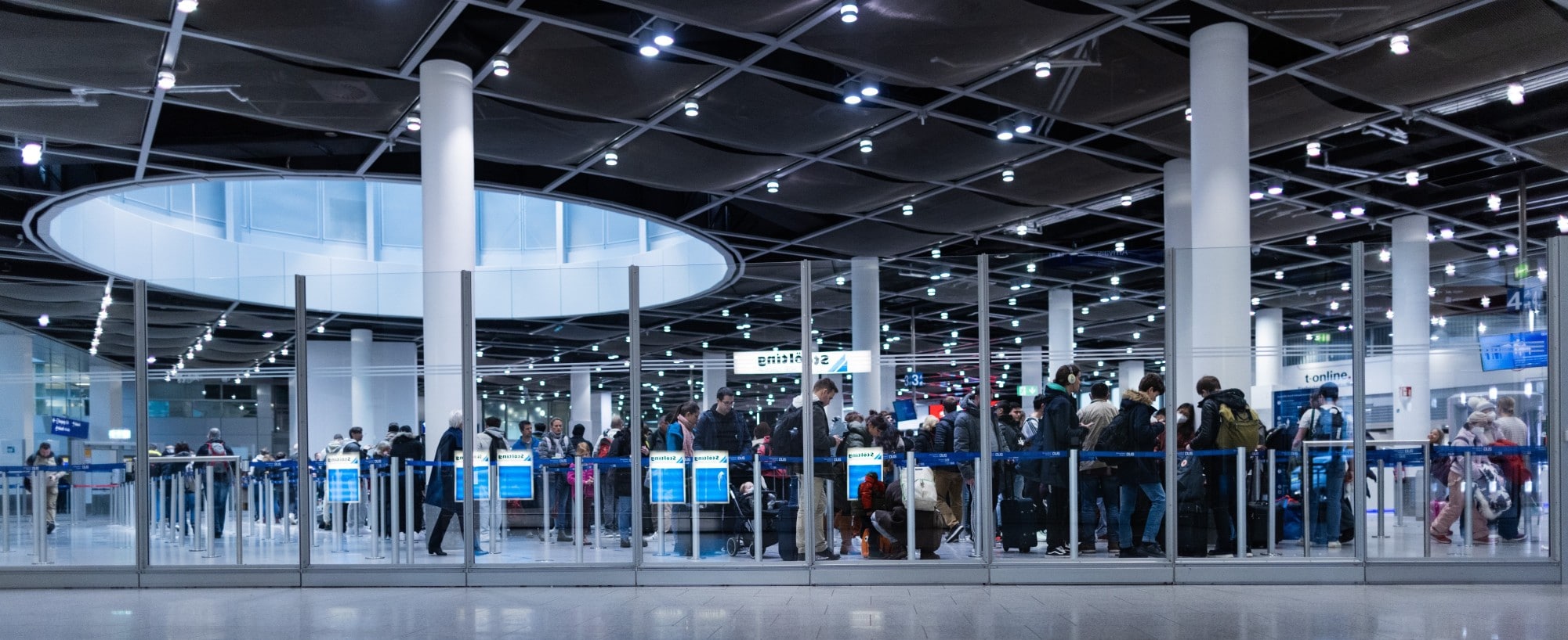 Flughafen Düsseldorf Weihnachten 2022 Winterferien