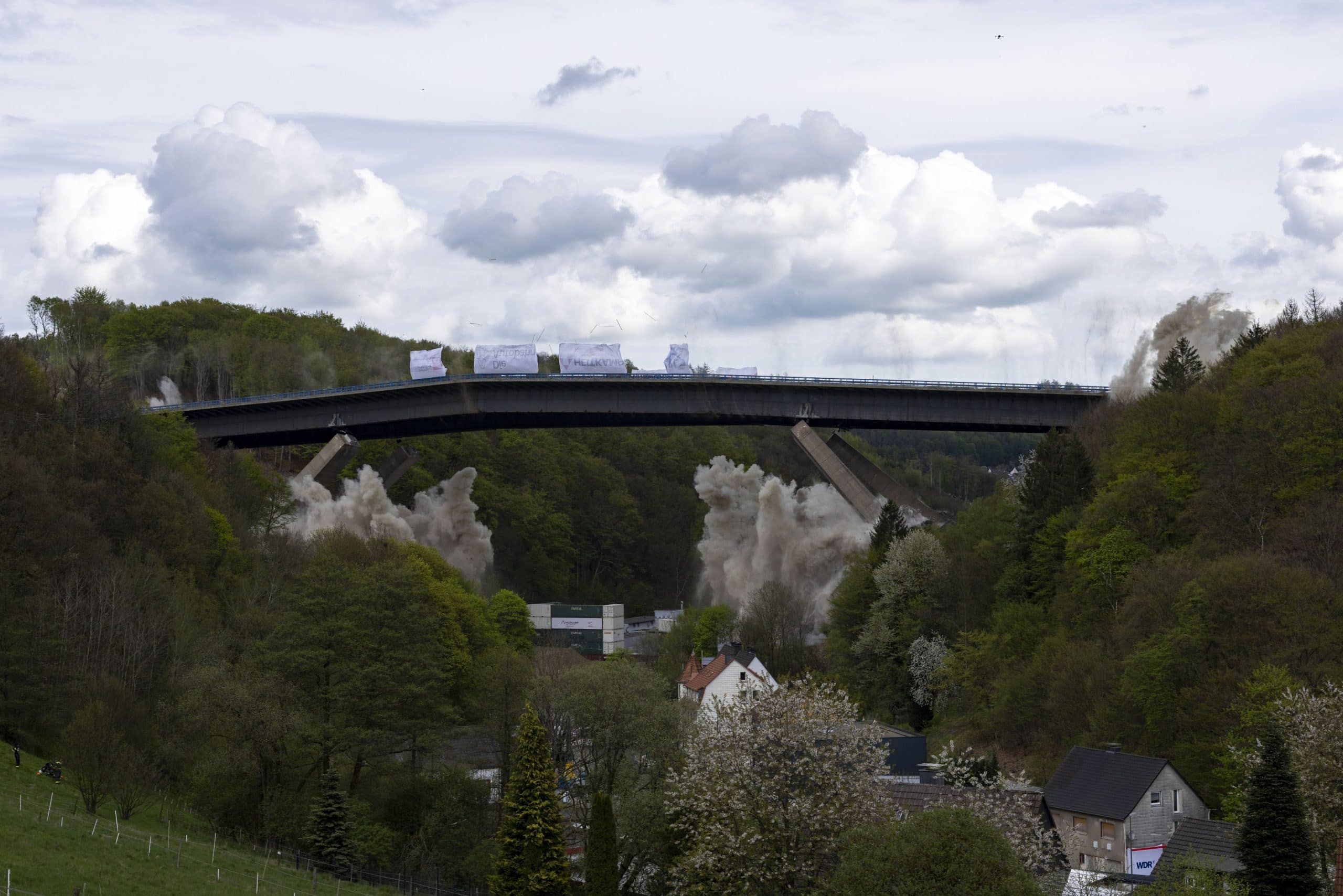 A45-Talbrücke Rahmede gesprengt