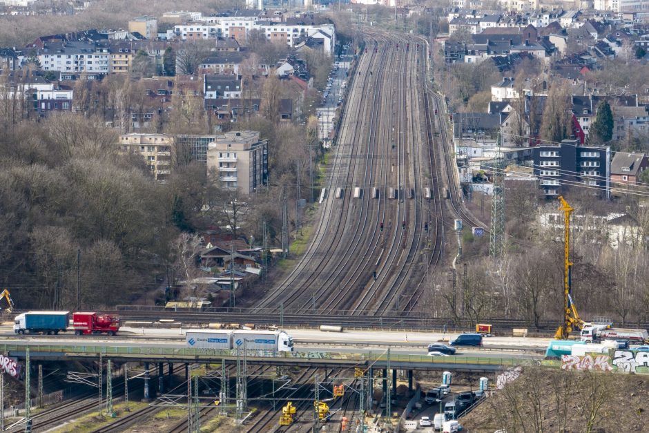 Bahn sperrt wichtige Strecken vor allem im Ruhrgebiet