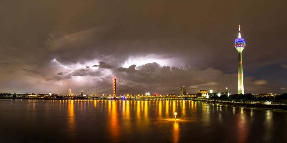 Wetter Gewitter Blitze Donner Düsseldorf Rhein NRW