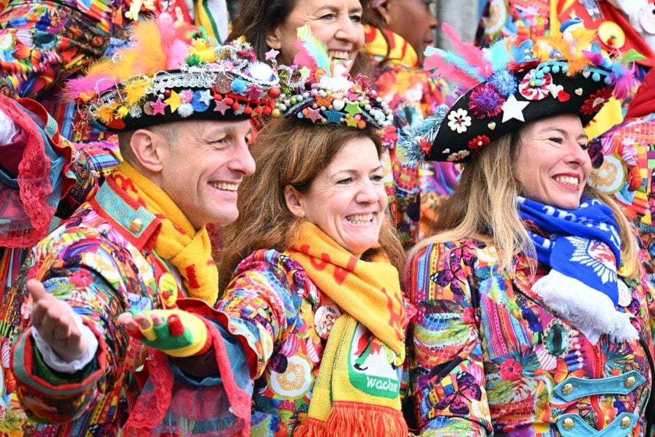 Auftakt Karneval in Düsseldorf am Marktplatz vor dem Rathaus am 11.11.2023