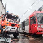 Zusammenstoß zwischen Feuerwehrauto und Bahn