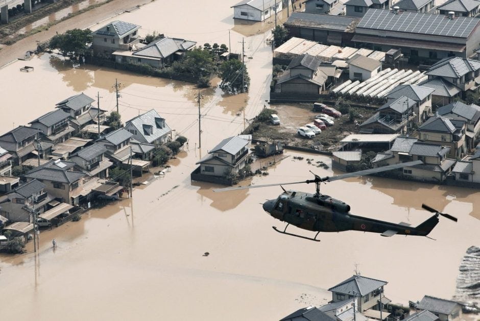Nach den heftigen Überschwemmungen und Erdrutschen durch Starkregen im Südwesten Japans werden Regierungsangaben zufolge mindestens 100 Tote befürchtet. Foto: dpa