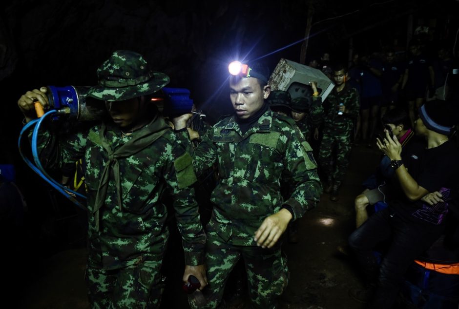 An einer Höhle im Norden Thailands findet eine dramatische Suchaktion nach einer verschollenen Jungen-Fußballmannschaft statt. Foto: AFP