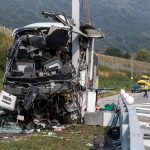 Nach Angaben der Schweizer Nachrichtenagentur SDA prallte der Bus am Sonntagmorgen auf der Autobahn A2 in Sigirino nördlich von Lugano gegen einen Pfosten mit Signalanlagen. Foto: dpa/Gabriele Putzu