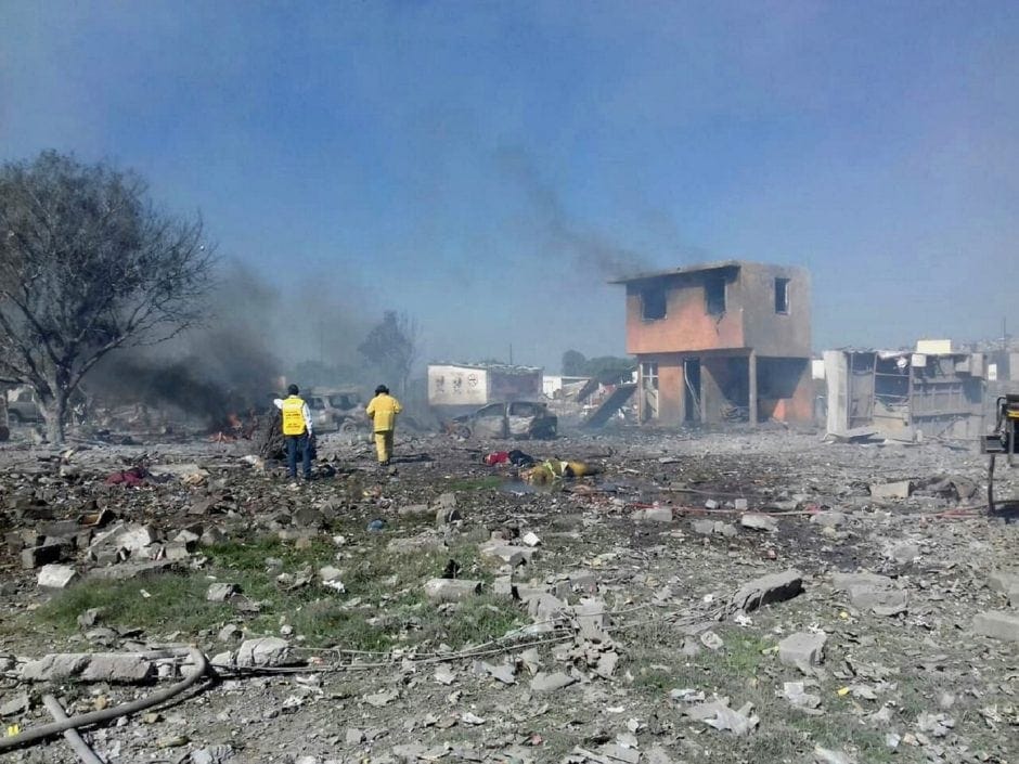 Mindestens 24 Menschen sind bei einer Reihe von Explosionen in einer Feuerwerksfabrik in Mexiko ums Leben gekommen. Foto: dpa