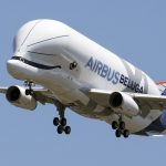 Mit seinem neuen Frachtflugzeug Beluga XL will der europäische Flugzeugbauer Airbus künftig leichter Rumpfteile und Tragflächen zwischen seinen Produktionsstandorten hin- und herbewegen. Foto: dpa