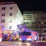 Drei Verletzte und ein hoher Sachschaden sind die Bilanz eines Brandes in einem Wohn- und Geschäftshaus an der Düsseldorfer Corneliusstraße. Foto: dpa/Christophe Gateau