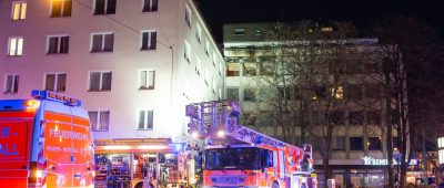 Drei Verletzte und ein hoher Sachschaden sind die Bilanz eines Brandes in einem Wohn- und Geschäftshaus an der Düsseldorfer Corneliusstraße. Foto: dpa/Christophe Gateau