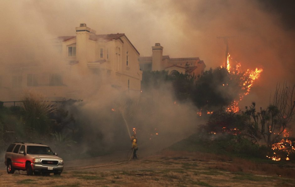 Die schweren Waldbrände in Kalifornien haben zu stellenweise katastrophaler Zerstörung geführt und nach Angaben der Behörden mindestens neun Menschen das Leben gekostet. Foto: dpa/Ringo H.W. Chiu