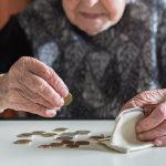 Rentnerin Seniorin Geld Platzhalter